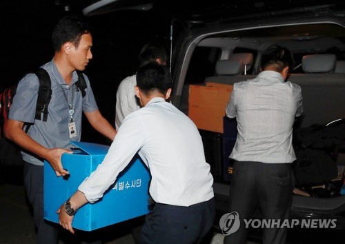 심야에 압수수색 상자 옮기는 특수단