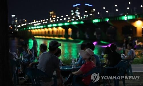 열대야에 지친 서울의 밤[연합뉴스 자료사진]