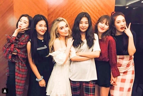 레드벨벳과 사브리나 카펜터