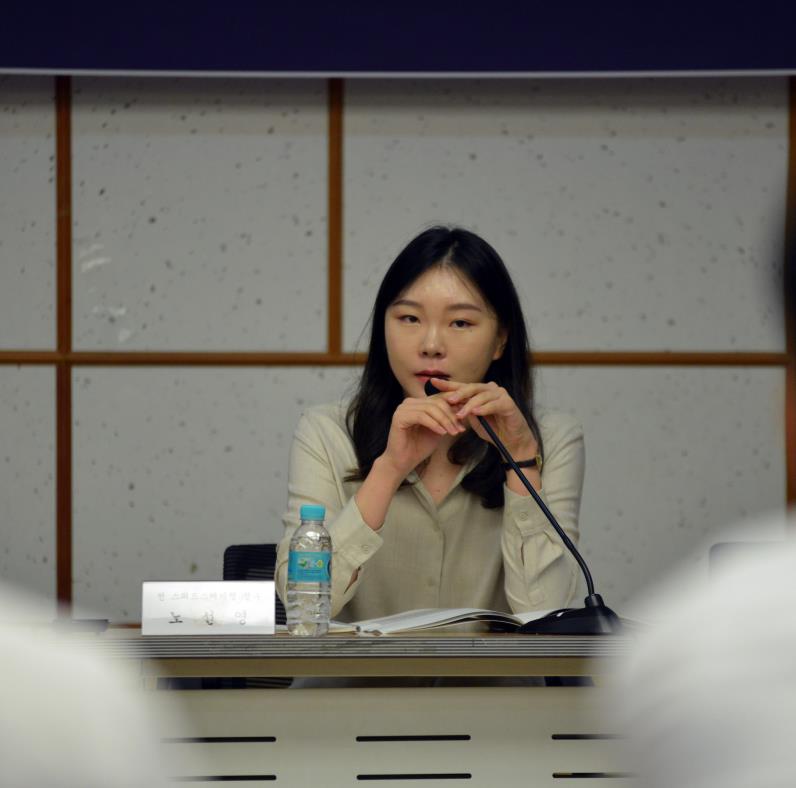 (서울=연합뉴스) 김경윤 기자 = 전 스피드스케이팅 국가대표 노선영이 15일 서울 국회의원회관에서 열린 '위기의 대한민국 빙상 어떻게 개혁할 것인가' 토론회에서 발언하고 있다. 2018.9.15cycle@yna.co.kr