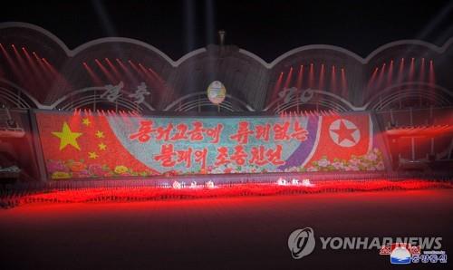 중국 예술인대표단, 북한 집단체조 관람