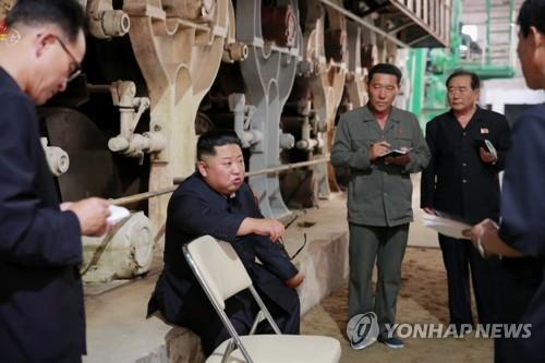 김정은, 신의주화학섬유공장 간부 질책