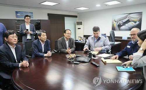 협상 테이블 앉은 산업은행-GM
