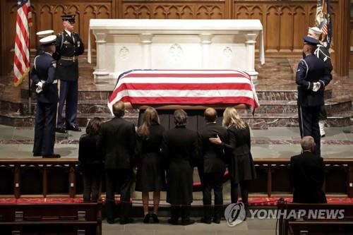 부시 전 대통령에게 작별인사하는 텍사스 주민들