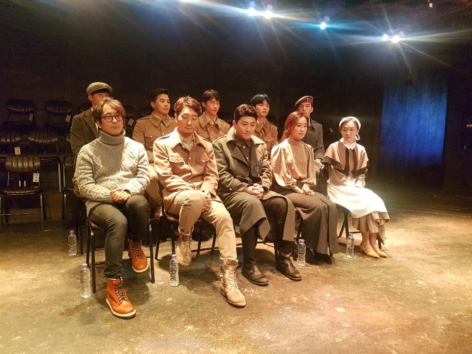 프레스콜에 참석한 '벙커 트릴로지' 배우들