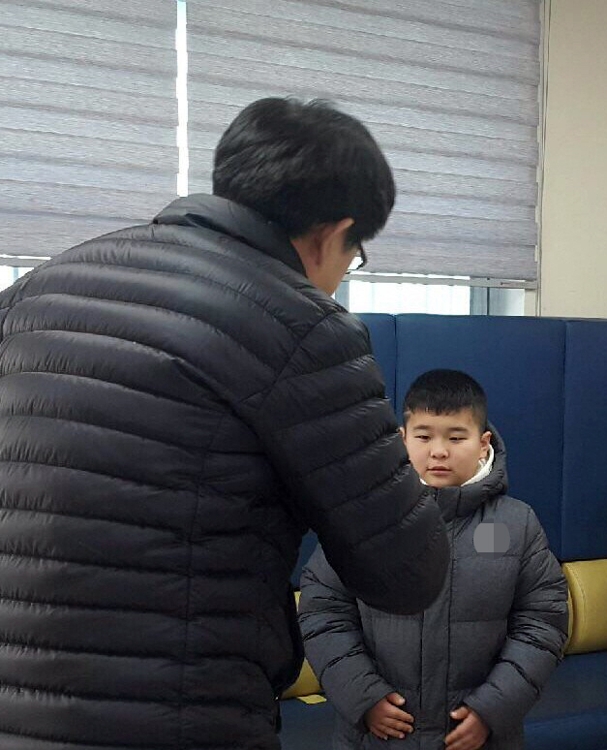 유창복 어린이(오른쪽)