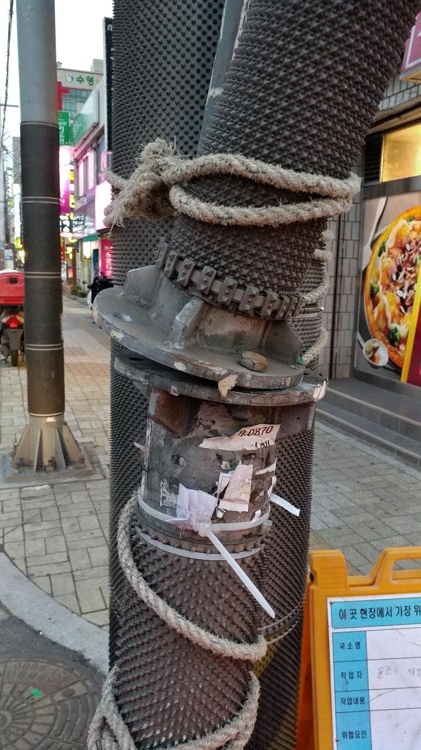 기울어진 전신주