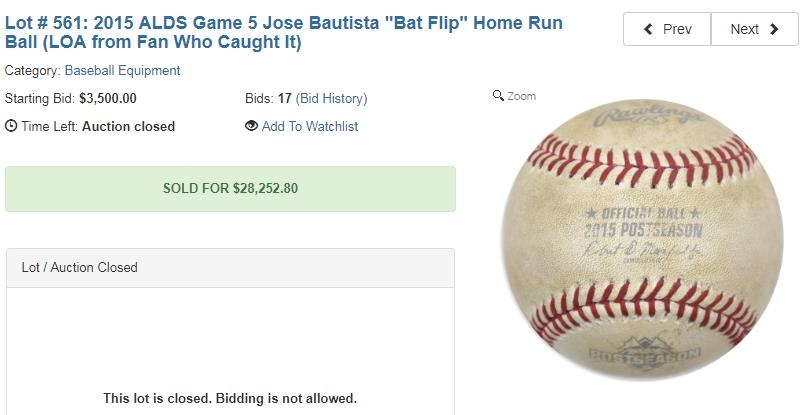경매에서 2만8천252.80달러에 낙찰된 호세 바티스타의 홈런공.