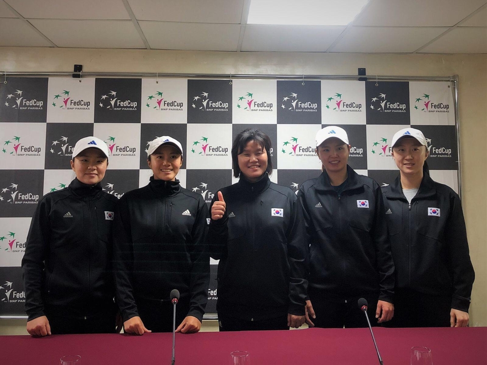 왼쪽부터 김나리, 한나래, 최영자 감독, 장수정, 정수남.