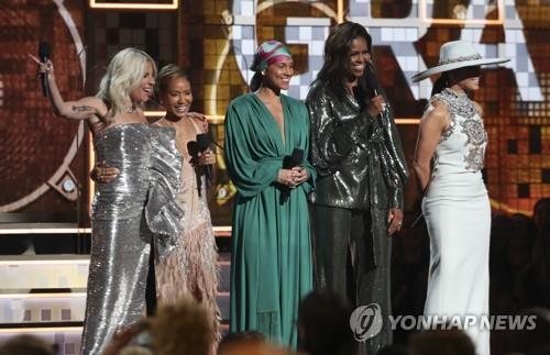 레이디 가가와 제이다 핀켓 스미스, 얼리샤 키스, 미셸 오바마, 제니퍼 로페즈