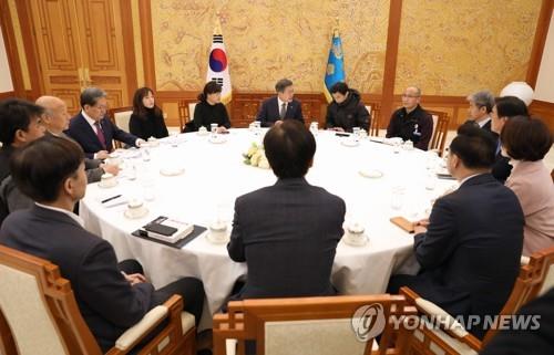 문 대통령, 고 김용균 씨 유가족 면담