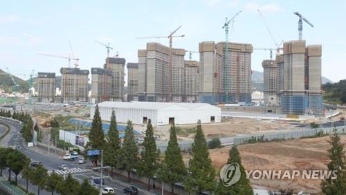 신세계 스타필드 입점 예정지인 창원시 의창구 중동 아파트 개발현장.