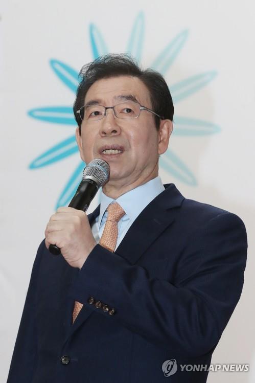 개장 축사하는 박원순 시장 (서울=연합뉴스) 강민지 기자 = 14일 오전 서울 지하철 6호선 녹사평역에서 열린 녹사평역 프로젝트 개장행사 '녹사평역 지하예술정원으로의 초대'에서 박원순 서울시장이 축사를 하고 있다. 2019.3.14 mjkang@yna.co.kr(끝)