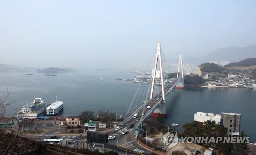 미세먼지에 가려진 여수