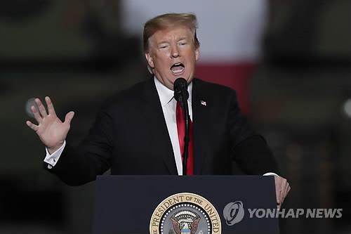 美오하이오주 리마 군용전차공장에서 연설하는 트럼프
