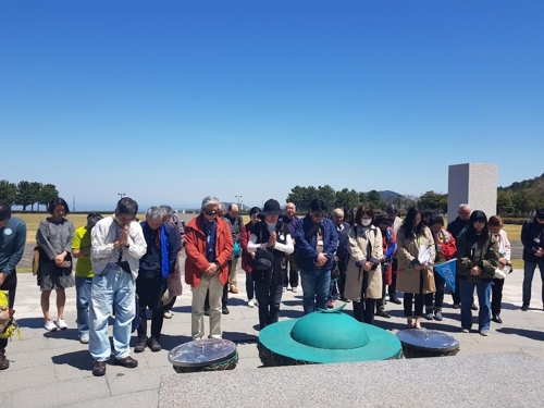 제주4·3평화공원에서 묵년 중인 한일 시민들
