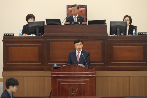 발언하는 이용식 시의원