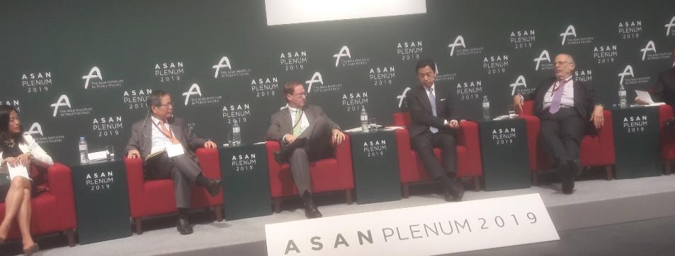 아산플래넘에서 비핵화 해법 토론하는 전문가들