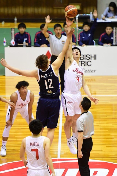이상백배 대학농구 경기 모습.