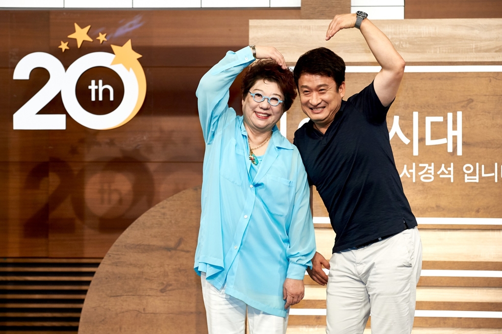 양희은(왼쪽)과 서경석