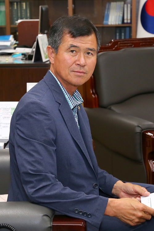 인터뷰하는 한금석 강원도의장
