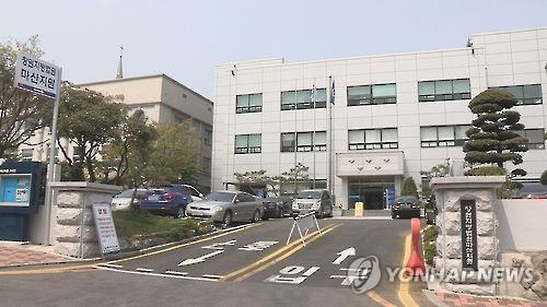 '불법 정치자금 수수' 함안군의원 벌금 300만원 선고 - 1
