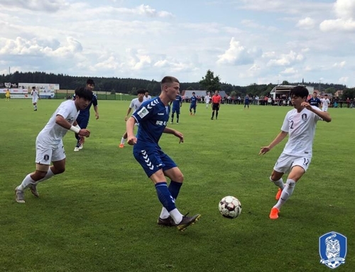 연습경기를 펼치는 한국 U-17 축구대표팀 선수들