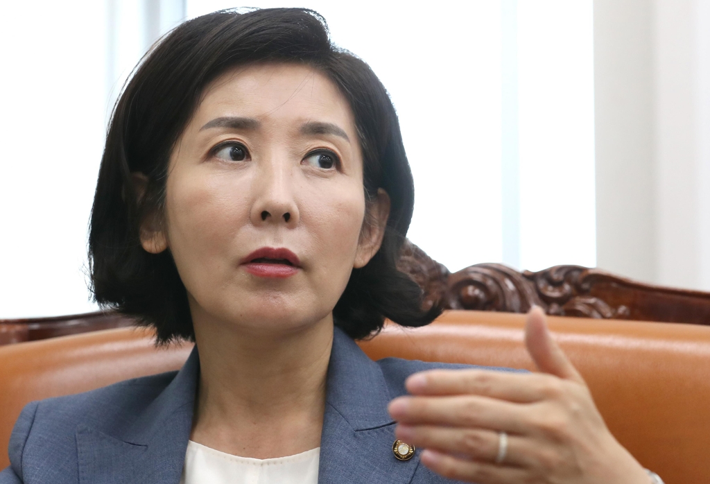 인터뷰하는 나경원 원내대표