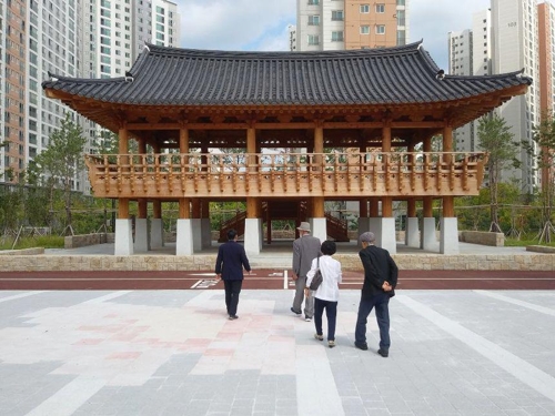 물빛공원 내 왕산루