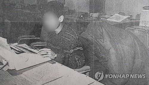 화성연쇄살인사건 유력한 용의자가 경찰조사를 받는 모습