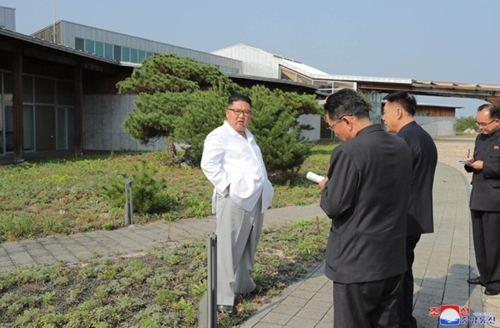 김정은, 금강산관광 현지지도…"南에 의존한 선임자들 매우 잘못"