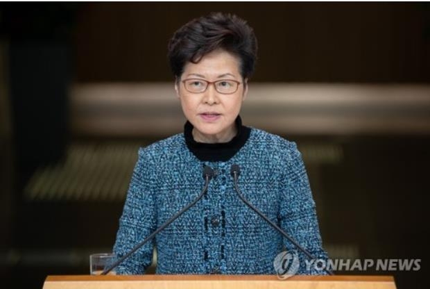 기자회견하는 캐리 람 홍콩 행정장관