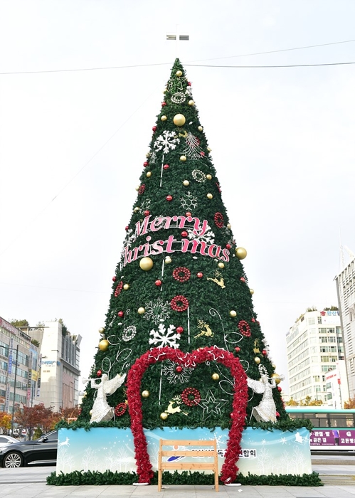 안산 문화광장에 설치된 성탄 트리