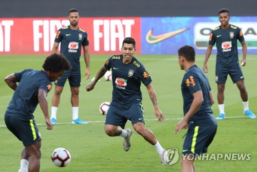 한국과 친선경기 앞두고 몸 푸는 브라질 대표팀
