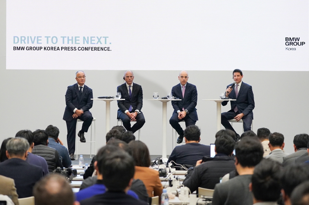 BMW그룹 기자회견에 참석한 한상윤 BMW그룹코리아 대표이사 및 본사 임원들