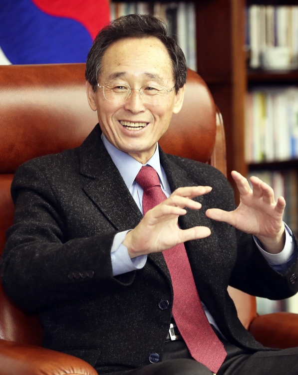 발언하는 송하진 전북도지사