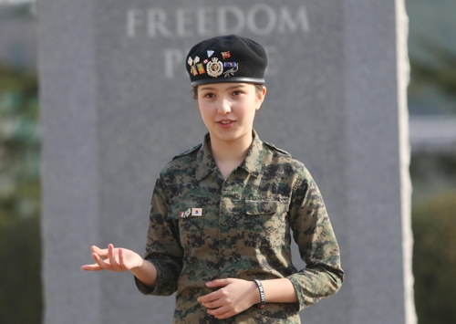 인터뷰하는 캠벨 에이시아