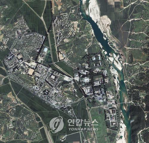 2002년 미국 위성이 촬영한 북한 영변의 핵시설 항공사진