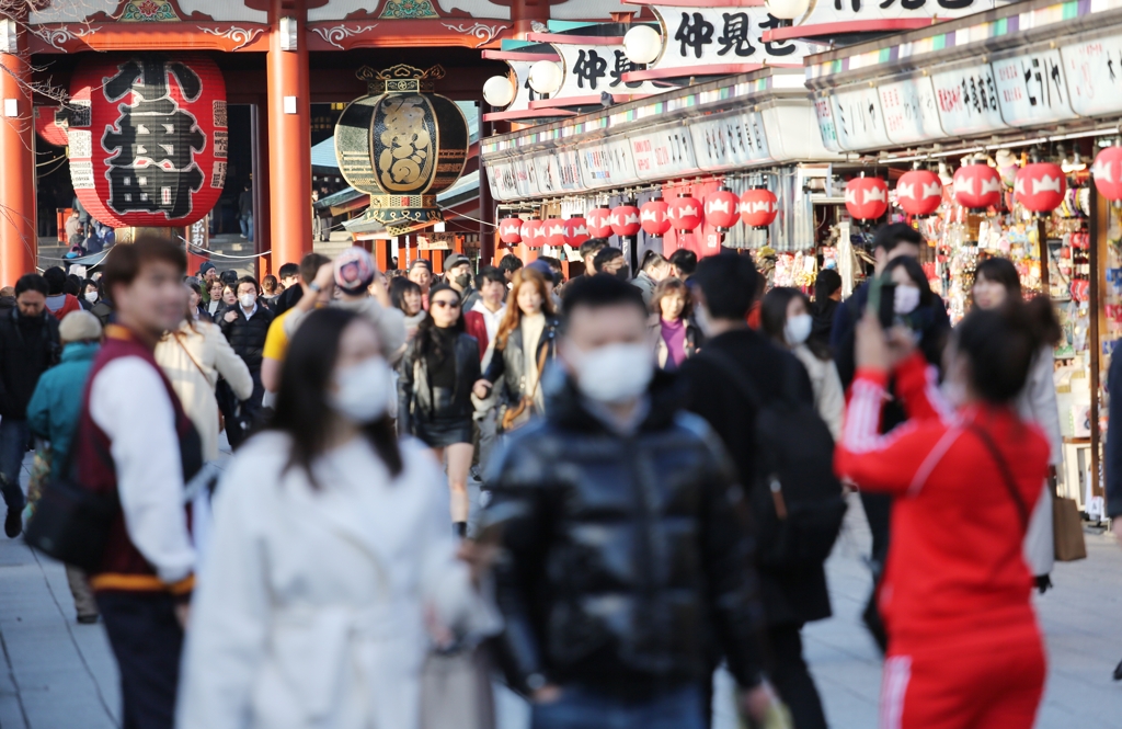코로나19 확산에도 붐비는 도쿄 관광지