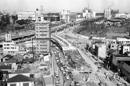 1964년 4월 도쿄 도심 거리 모습. [AP=연합뉴스 자료사진]