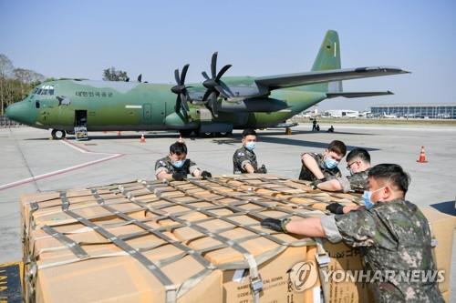 공군, C-130J 수송기로 미얀마서 방역물자 긴급 수송
