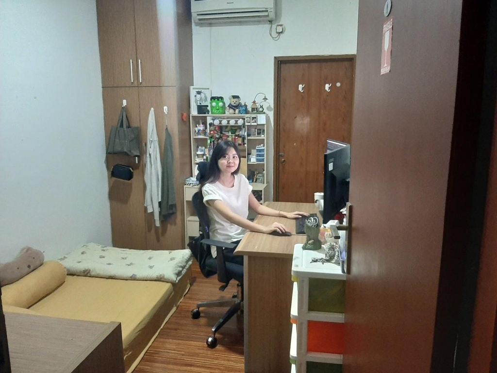 7.5㎡(2.2평) 원룸에서 재택근무 중인 디안