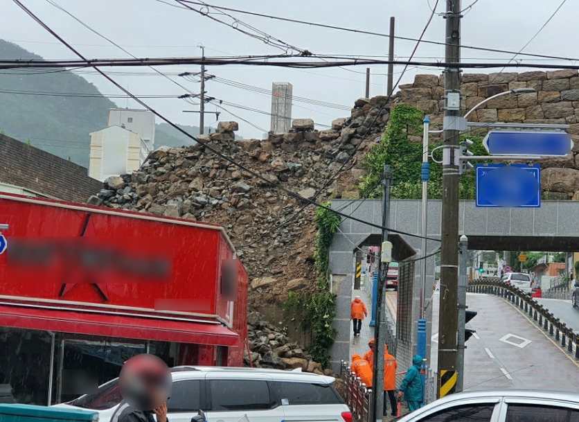 기장군 기장읍성 성벽 무너져