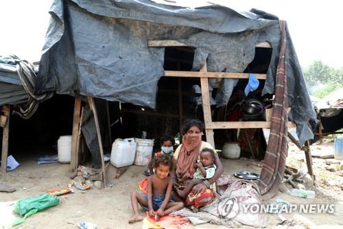 인도 잠무 지역의 빈곤층 가족. [EPA=연합뉴스]
