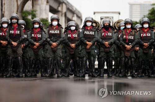 태국 반정부 집회장 주변에 배치된 경찰들. 2020.10.15
