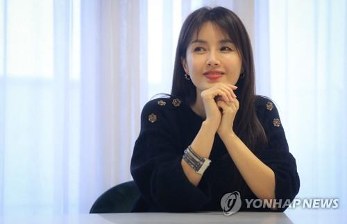 신애라, 변함없는 미모