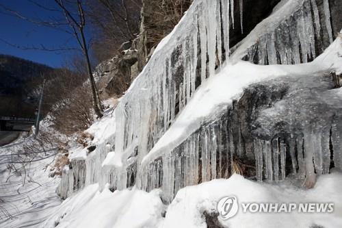 대관령 영하 14.9도…고드름 '꽁꽁'