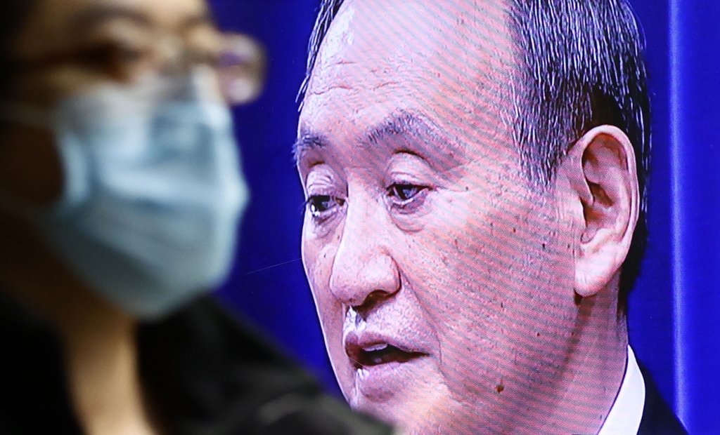 지지율 급락한 스가 총리