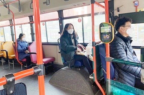시내버스에 탑승한 보령시청 공무원