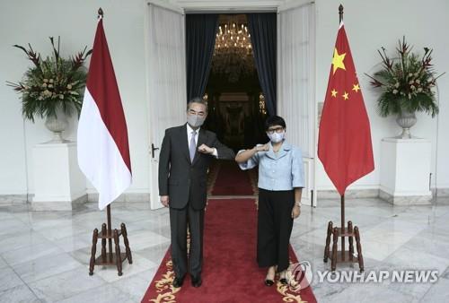 왕이 중국 외교장관과 레트노 마르수디 인도네시아 외교장관